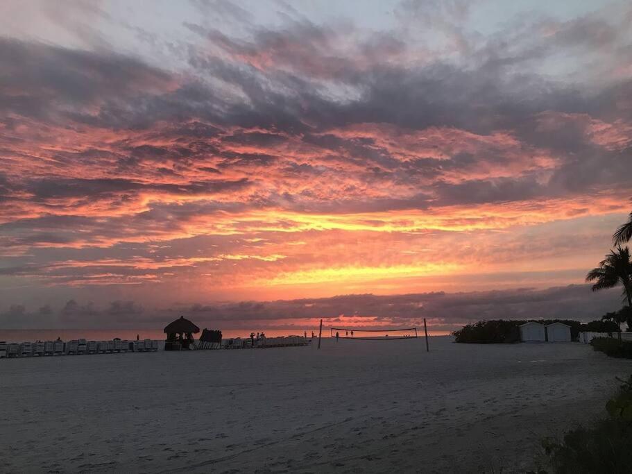 Lovely 1 Bedroom Unit Across From Lido Key Beach Sarasota Exterior foto
